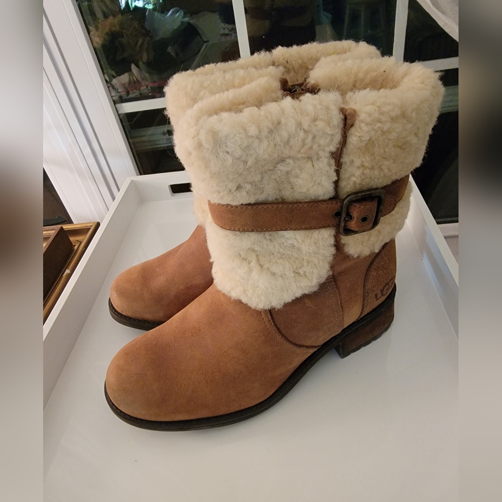 Ugg 7 Blaine belted boots
